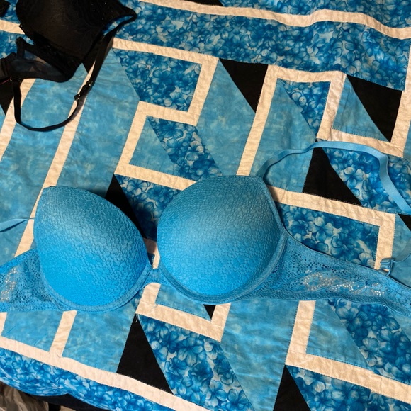 34D cute pink and blue bra worn once - Picture 2 of 2